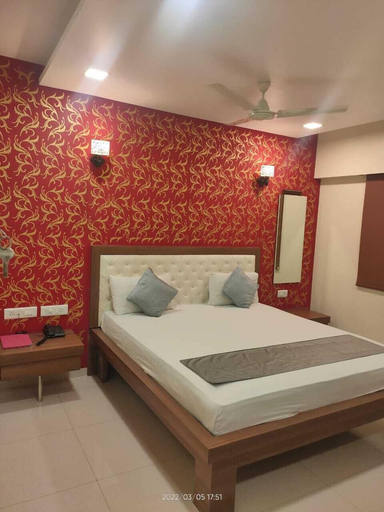 Bedroom 2, Hotel Vrushali Inn, Thane
