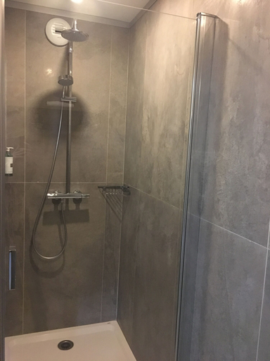 Bathroom 5, Résidence des Pilotes, Vienne