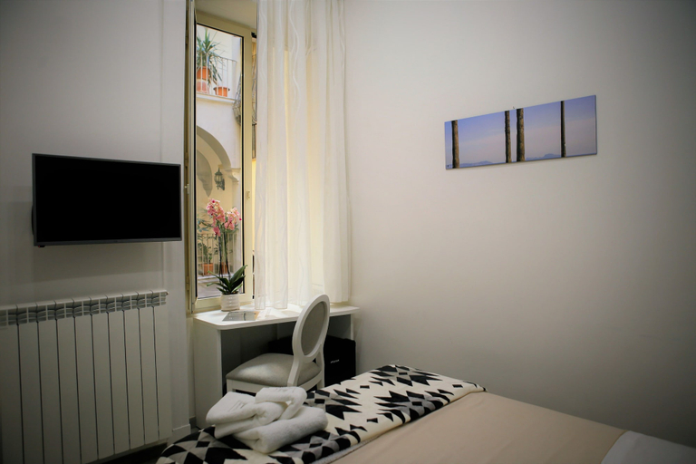 Bedroom 4, Hermes Rooms for tourists, Napoli