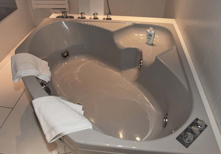Bathroom 4, Amirauté Hôtel Deauville, Calvados