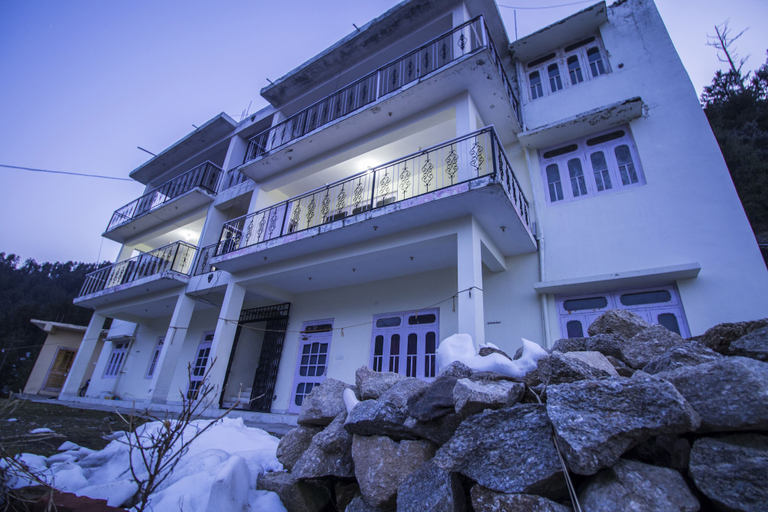 Exterior & Views