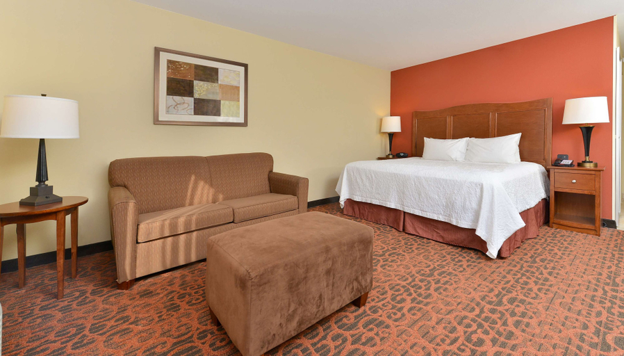Bedroom 3, Hampton Inn Muscatine, Muscatine