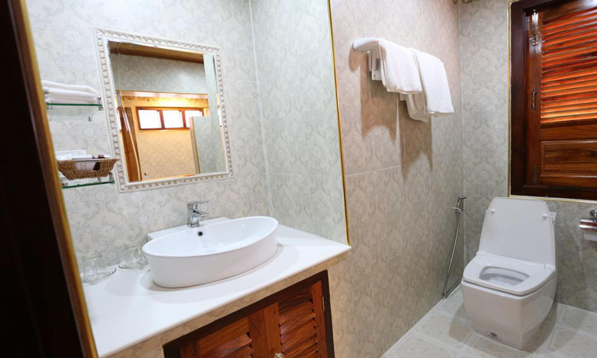Bathroom 4, Villa Ang Thong, Luang Prabang