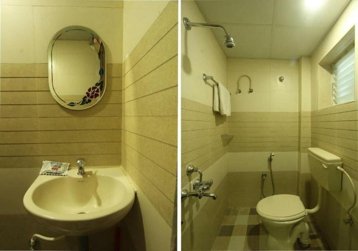 Bathroom 5, JR Guest Home, Coimbatore