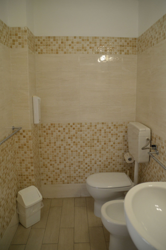 Bathroom 3, Il Veliero, Syracuse