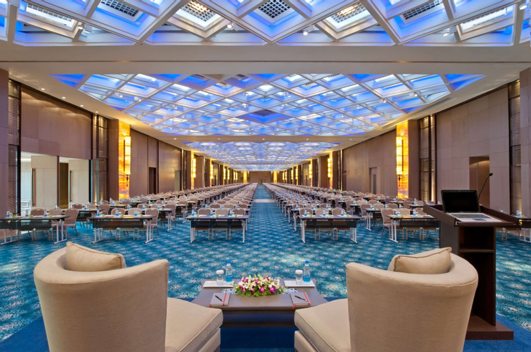 Sport & Beauty 2, The Leela Ambience Convention Hotel Delhi, West