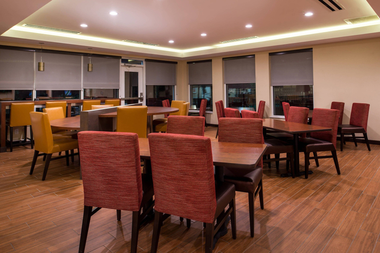 Food & Drinks 5, TownePlace Suites by Marriott Charleston-West Ashley, Charleston
