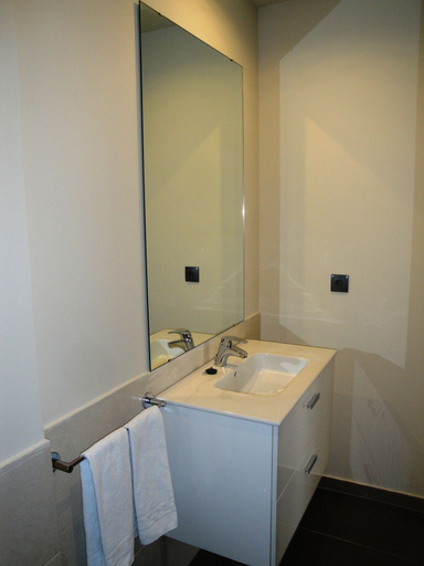 Bathroom 5, Pierre & Vacances Barcelona Sants, Barcelona