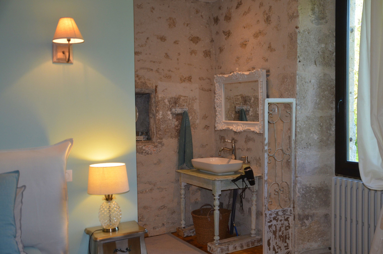 Bathroom 5, Les 2 Brigards, Dordogne