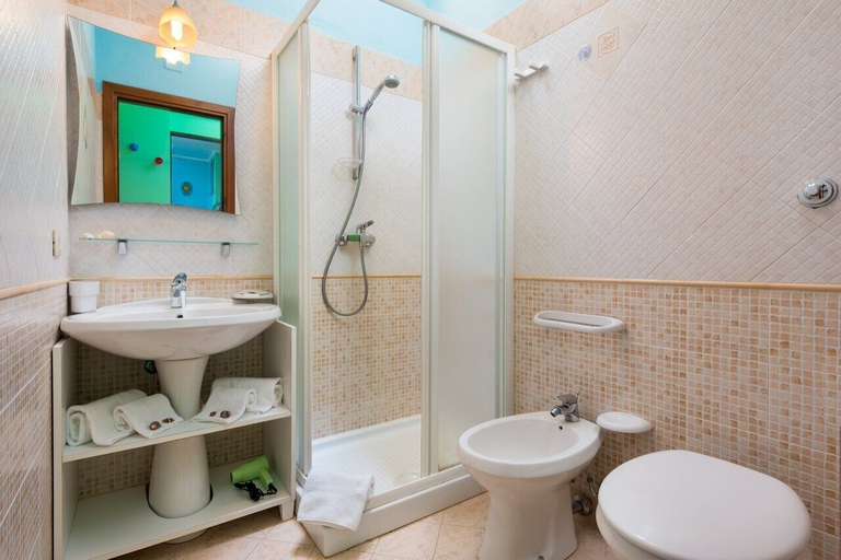Bathroom 2, I tre Golfi Barbablù, Trapani