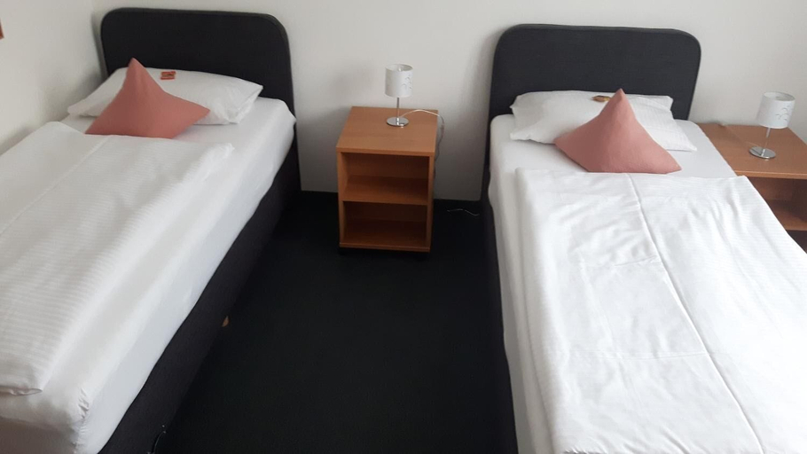 Bedroom 4, Hotel Cafe Galerie, Region Hannover