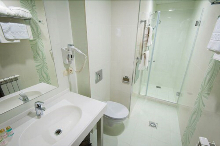 Bathroom 4, Hotel Iskra, Northern