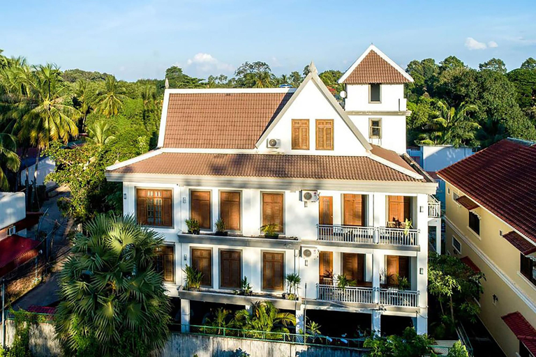 Exterior & Views