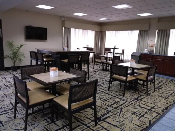 Food & Drinks 5, Clarion Inn Cleveland near University, Bradley