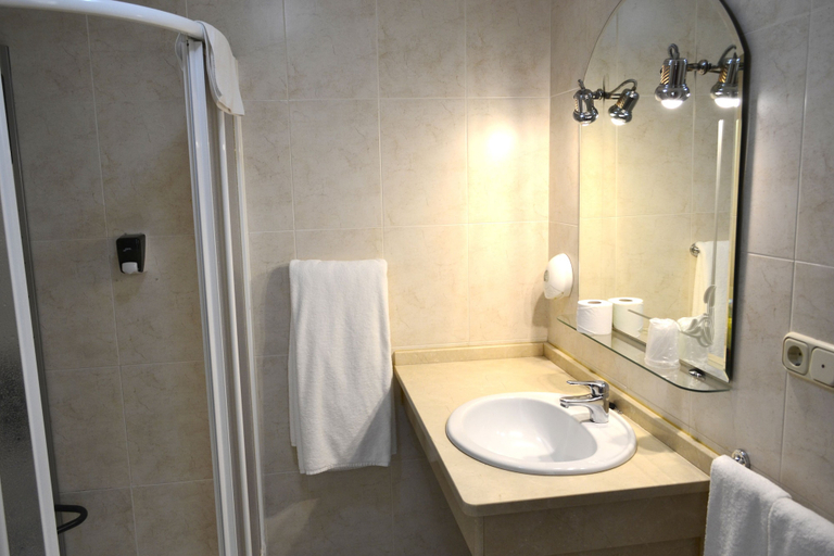 Bathroom 5, Alda Santa Cristina, A Coruña