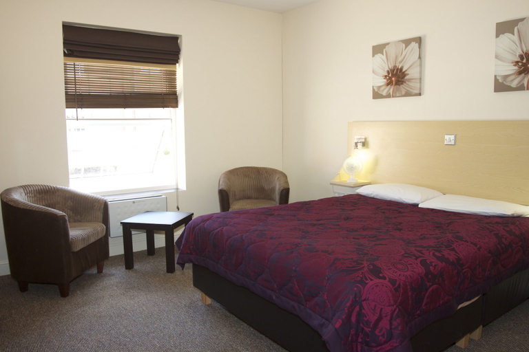 Bedroom 3, Elme Hall Hotel - FREE Parking - Ideal for contractors - Shared Kitchen, Cambridgeshire