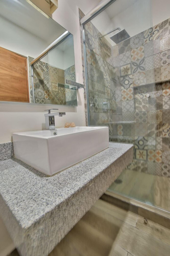 Bathroom 4, IK Zama 08, Cozumel