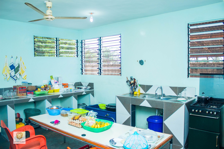Food & Drinks 5, Lexis Lodge, Tema