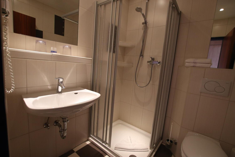 Bathroom 4, Strandhotel Dagebull direkt an der Nordsee mit Restaurant, Nordfriesland