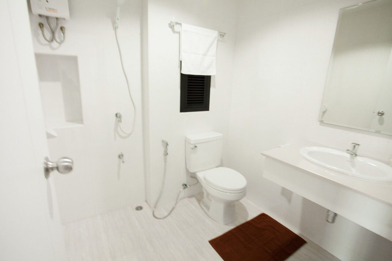 Bathroom 4, The Viewpoint Hotel, Muang Phitsanulok
