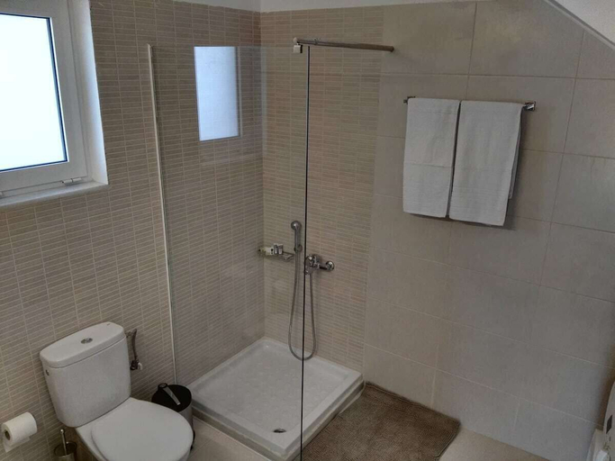 Bathroom 3, Adhilli i residence, Crete