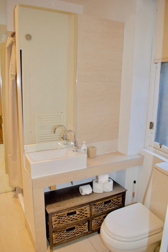Bathroom 3, Central Apartment for the Fringe, Edinburgh