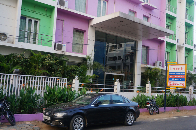 Exterior & Views