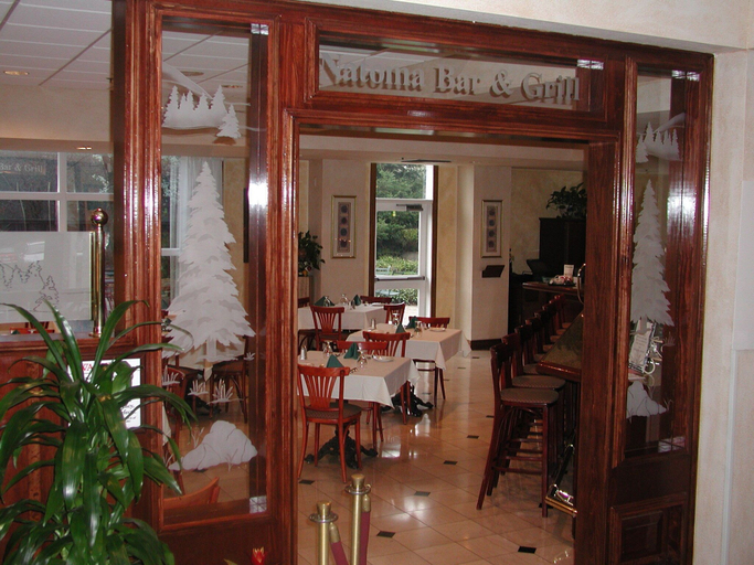 Food & Drinks 5, Lake Natoma Inn, Sacramento