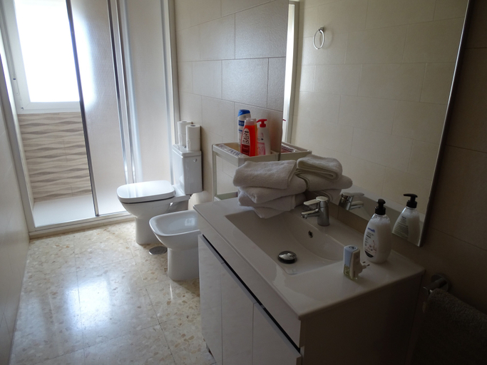 Bathroom 3, Bahía Blanca Apartments, Cádiz