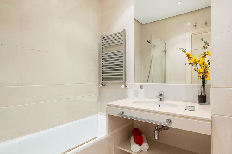 Bathroom 5, El Viso Smart, Madrid