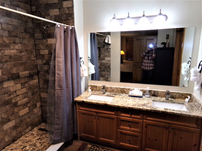 Bathroom 5, Springs 2 Bed 3 Bath Murphy, Summit
