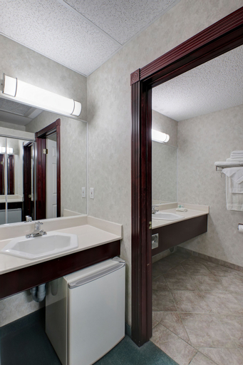 Bedroom 4, Ramada by Wyndham Nisku, Division No. 11