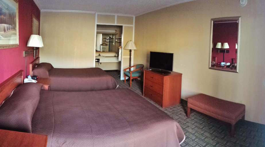 Bedroom 3, Travelodge by Wyndham Beckley, Raleigh