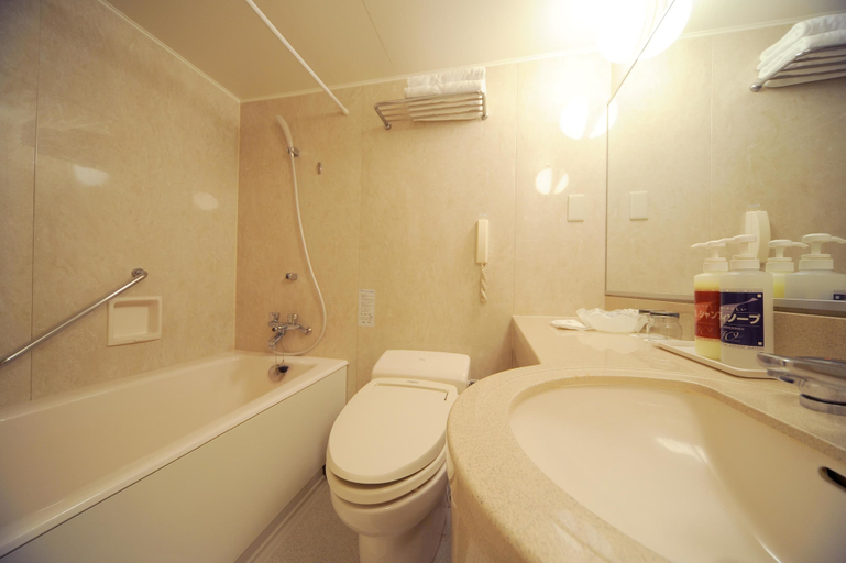 Bathroom 4, Bright Park Hotel, Kōchi