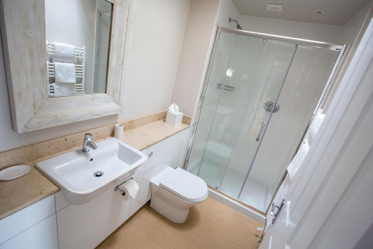 Bathroom 5, Grays Boutique B&B, Bath and North East Somerset