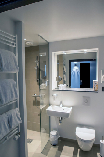 Bathroom 3, Hotel 6400, Sønderborg
