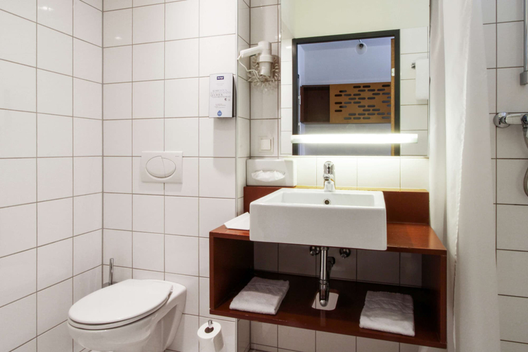 Bathroom 3, Kyriad Vienna Altmannsdorf, Wien