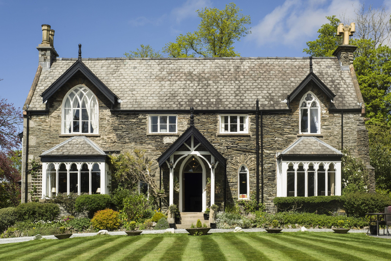 Exterior & Views
