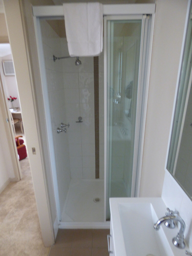 Bathroom 4, Tenterfield Lodge and Caravan Park, Tenterfield