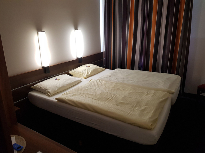 Bedroom 2, Euro Rastpark Zum Eichenzeller, Fulda