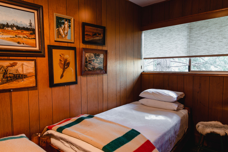 Bedroom 4, The Fireside Inn, Riverside