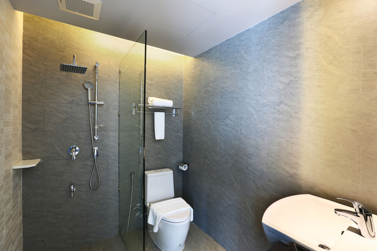 Bathroom 5, Hatyai Signature Hotel, Hat Yai