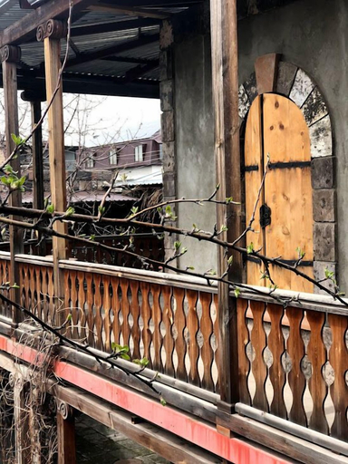 Others 5, Villa Kars