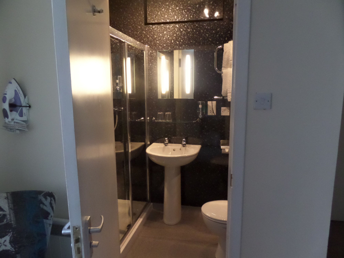 Bathroom 3, Hildeval B&B, Orkney Islands