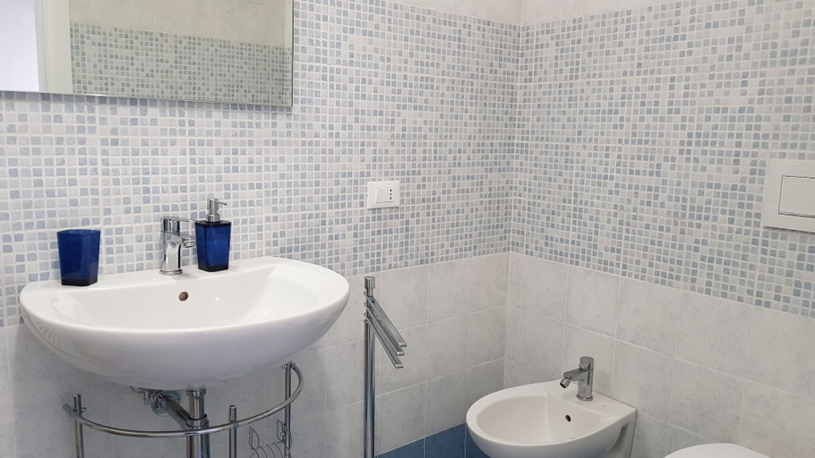 Bathroom 5, B&B Le Due Corti, Lecce