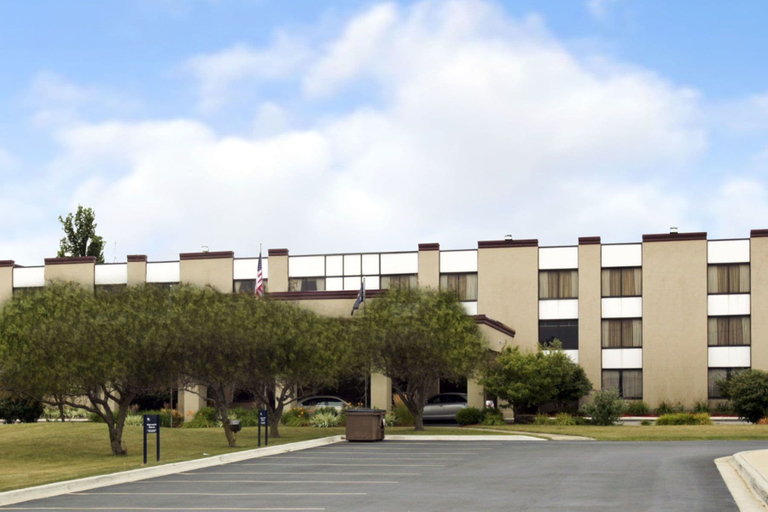 Exterior & Views 2, Clarion Hotel & Conference Center Lansing West, Eaton