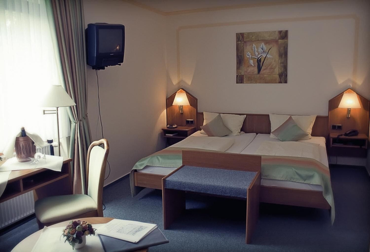 Bedroom 3, Hotel Restaurant Estricher Hof, Trier