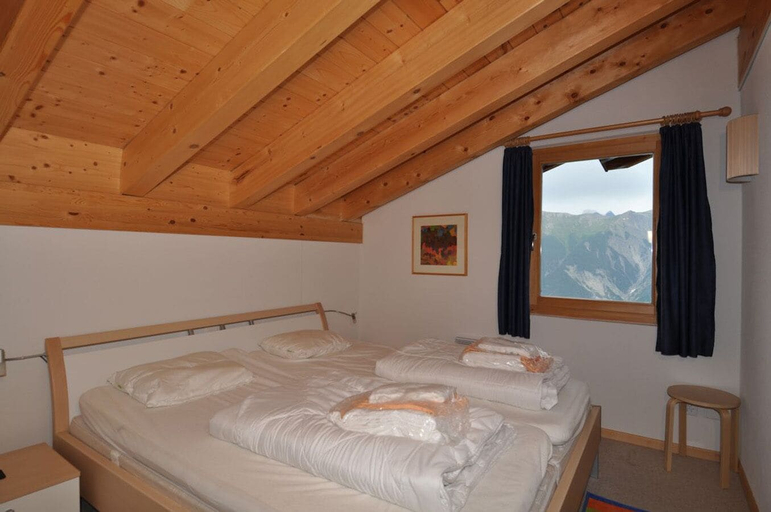 Room 2, Camelot 5, Raron