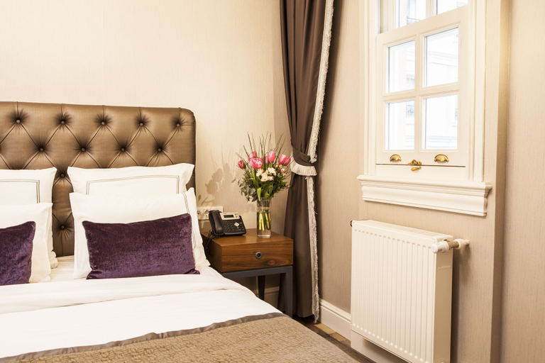 Bedroom 4, Meroddi Pera Flats, Beyoğlu