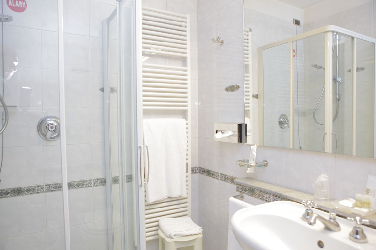 Bathroom 5, Hotel Bristol, Milano